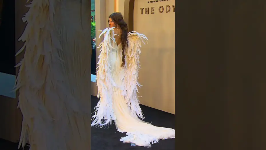 Wideo do filmu Odyseja — A colossal cast gave us some iconic looks for The Odyssey global press tour.