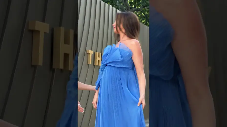 Wideo do filmu Odyseja — Our radiant Penelope, Anne Hathaway at the World Premiere of The Odyssey.