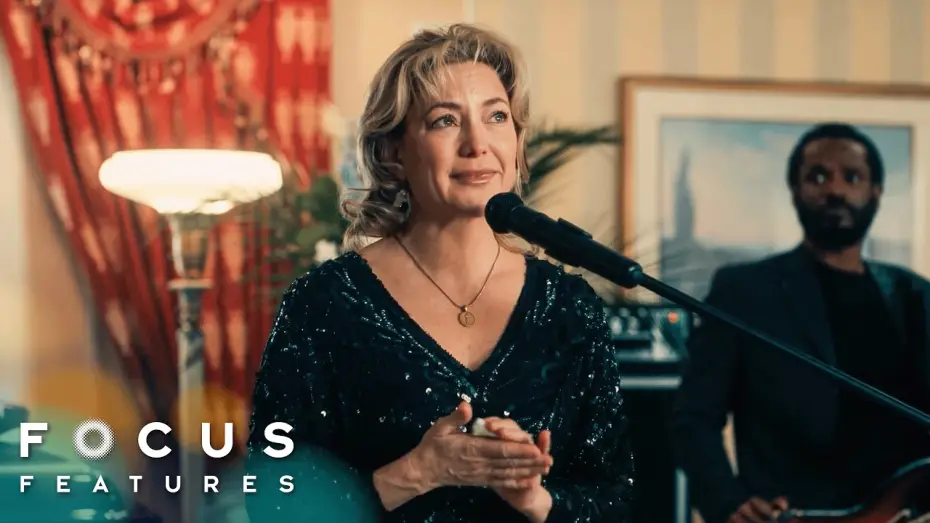 Wideo do filmu Song Sung Blue — Claire Sings a Touching Tribute for Mike