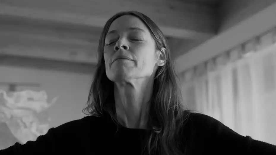Wideo do filmu Im Haus meiner Eltern — Im Haus meiner Eltern – trailer | IFFR 2025