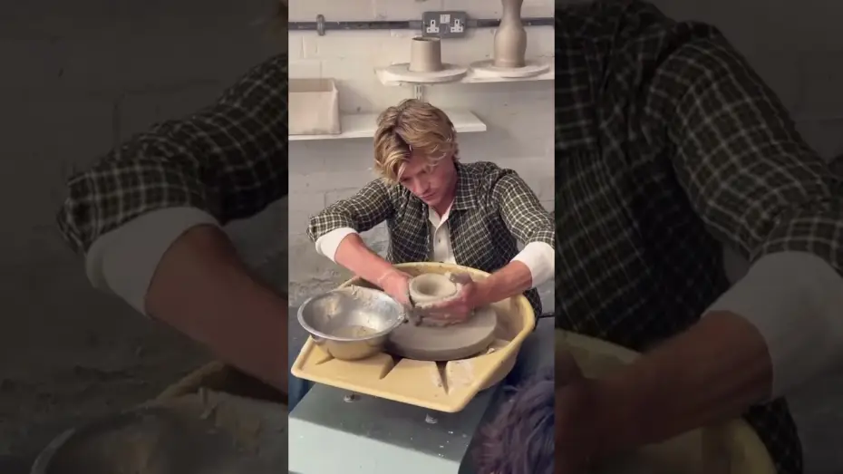 Wideo do filmu Clayface — Good with his hands