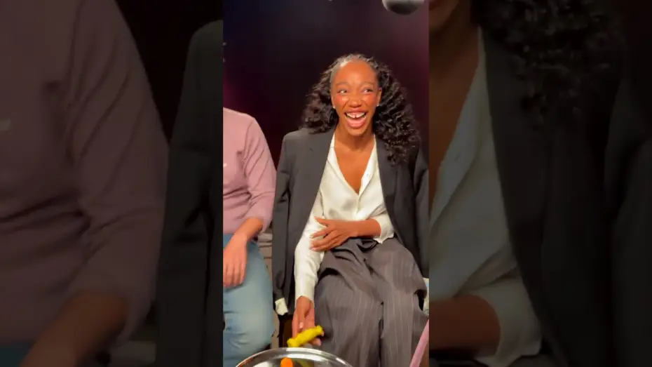 Wideo do filmu Clayface — The Clayface cast play a game of Rapidough
