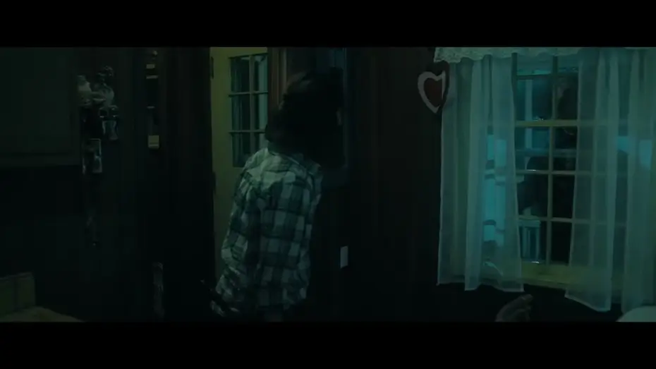 Wideo do filmu Pogrzebać diabła — Official Clip - "That's Not Evelyn!"