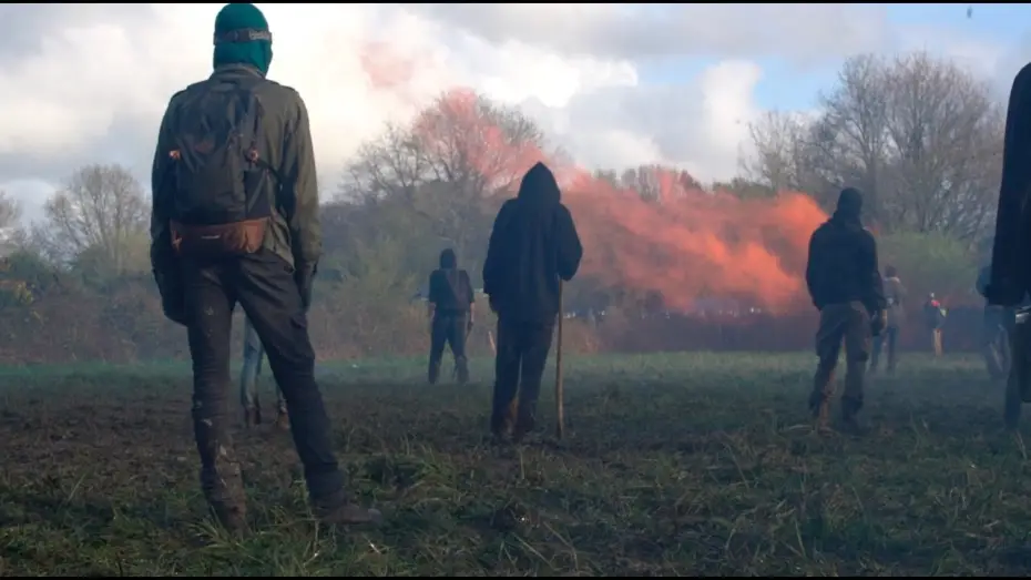 Wideo do filmu Forêt rouge — Bande-annonce "Forêt Rouge" de Laurie Lassalle