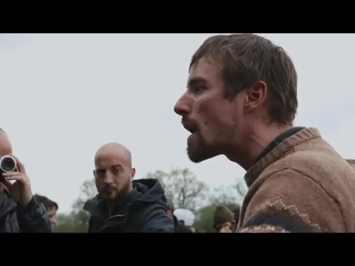 Wideo do filmu Forêt rouge — Teaser du long métrage documentaire "Forêt rouge"
