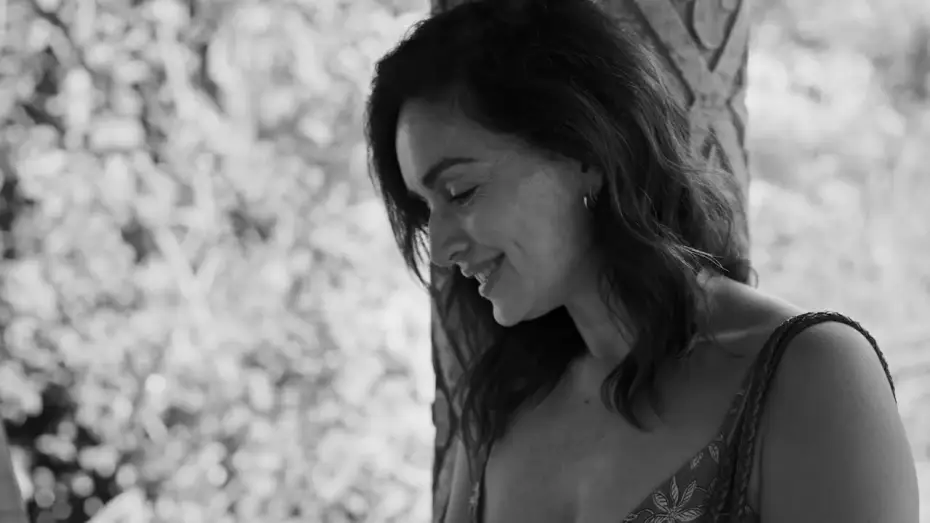 Wideo do filmu Dwanaście księżyców — DOCE LUNAS | Official Trailer | Victoria Franco