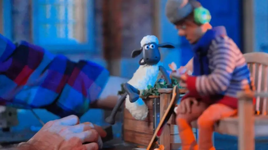 Wideo do filmu Baranek Shaun i kudłata bestia — Meet our animators - Adam! | Aardman Animations Stop Motion Behind the Scenes