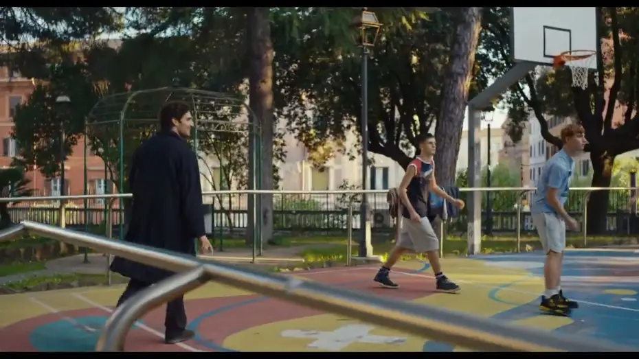 Wideo do filmu Succederà questa notte — SUCCEDERÀ QUESTA NOTTE di Nanni Moretti -#Venezia83 - Clip "Basket"