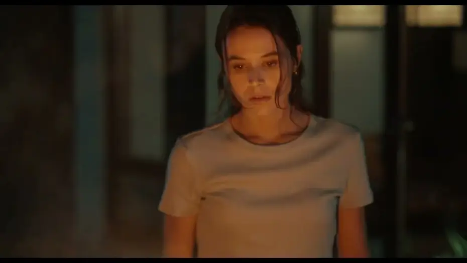 Wideo do filmu Une femme aujourd'hui — UNE FEMME AUJOURD'HUI - FA