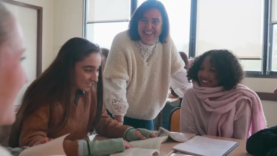 Wideo do filmu Écrire la vie - Annie Ernaux racontée par des lycéennes et des lycéens — Bande Annonce Ecrire La Vie de Claie Simon - Le 23 septembre au cinéma