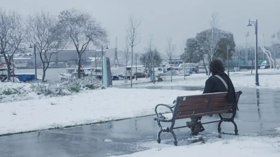 Wideo do filmu Kırağı Tutmuş Yaprak — Kırağı Tutmuş Yaprak (2026) | Kısa Film Resmî Fragman