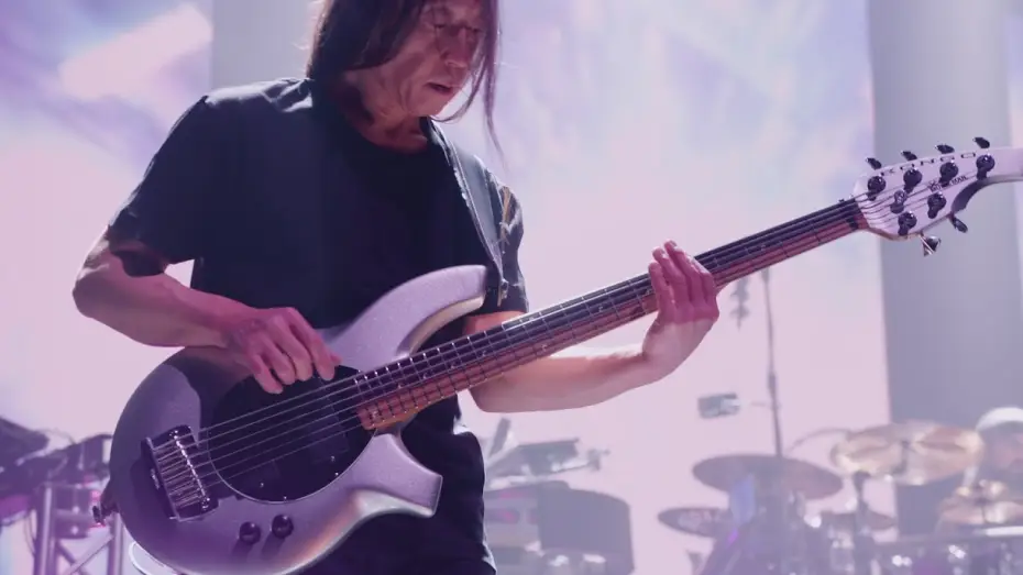 Wideo do filmu Dream Theater - Quarantième: Live à Paris — Dream Theater - Barstool Warrior (Quarantième Live à Paris)