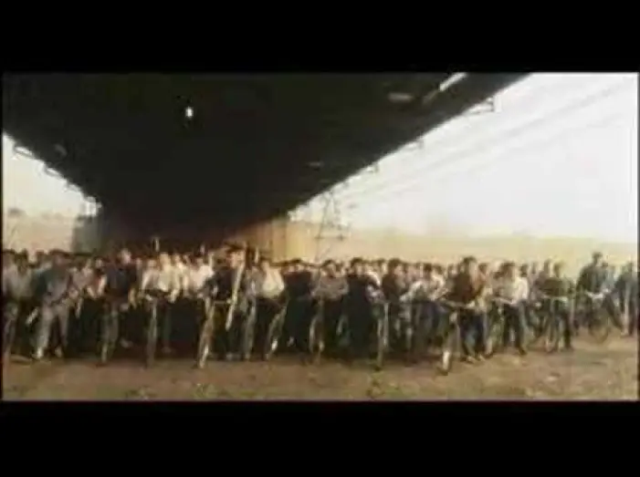 Wideo do filmu 阳光灿烂的日子 — In The Heat Of The Sun