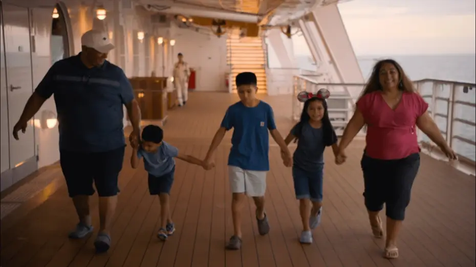 Wideo do filmu Disney Parks Magical Christmas Day Parade — TX Adoption Family Go on a Disney Cruise Line Vacation! | Disney Parks Magical Christmas Day Parade