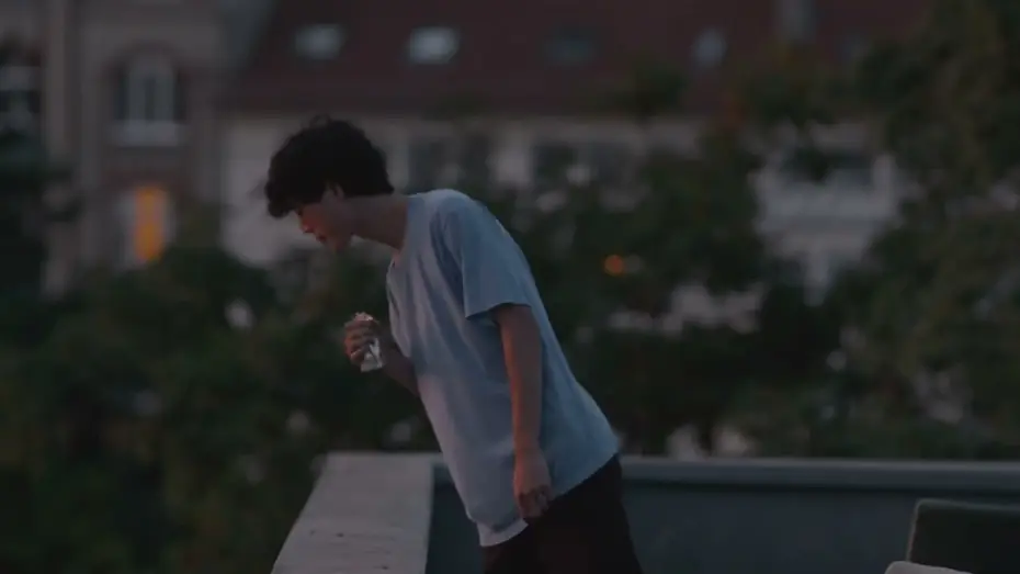 Wideo do filmu Warum ist nicht schon alles verschwunden — Why hasn't everything disappeared yet - Trailer | IFFR 2026