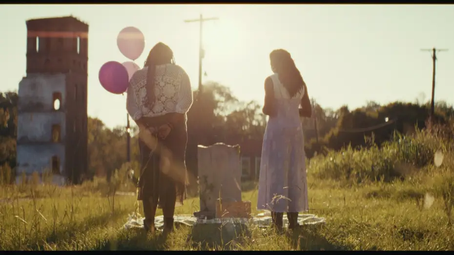 Wideo do filmu Spirits Talk — She lost her mom and needs to talk to her one last time. Spirits Talk short film trailer.