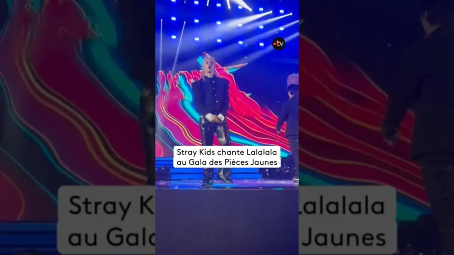 Wideo do filmu Le Gala des Pièces Jaunes 2026 : Le concert événement — #StrayKids en feu lors du #GalaDesPiècesJaunes avec "Lalalala" 🔥 #francetv #kpop