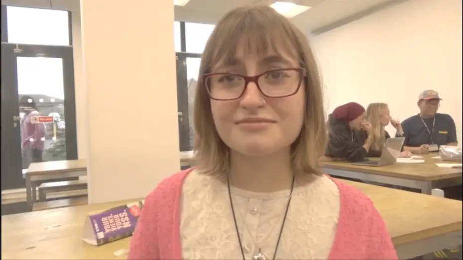 Wideo do filmu Betsy wants her hat back — Betsy wants her hat back