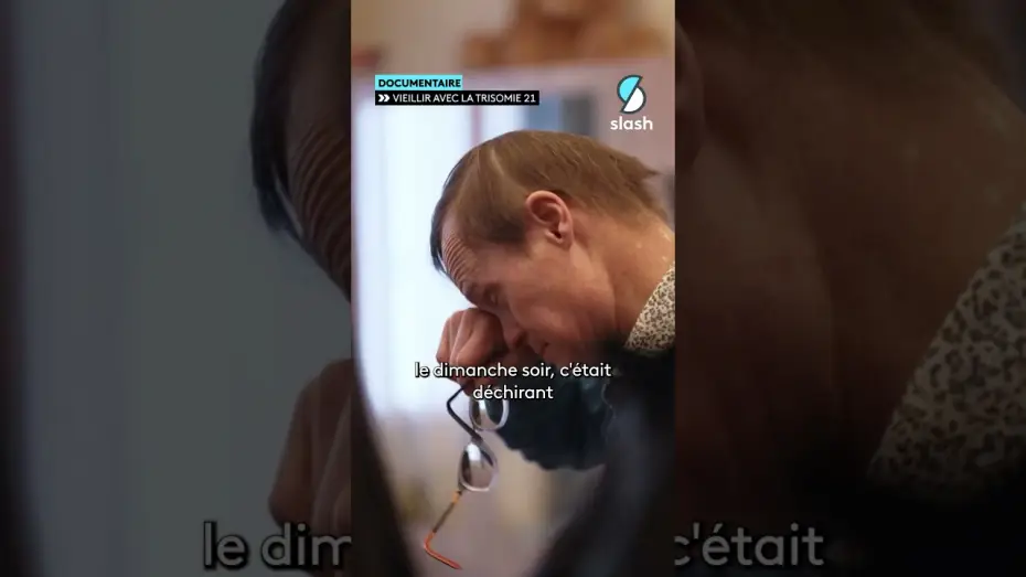 Wideo do filmu Une Place pour Eux ? Vieillir avec la Trisomie 21 — À 79 ans, elle s’inquiète pour l’avenir de son fils atteint de trisomie 21 😔 😔