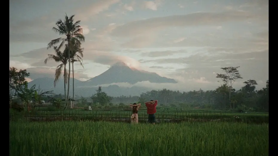 Wideo do filmu “Vaterland” or A Bule Named Yanto — Trailer - „VATERLAND“ ODER EIN BULE NAMENS YANYO dir. Berthold Wahjudi (English Sub)