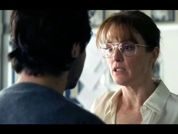 Wideo do filmu Nauczycielka angielskiego — The English Teacher - Official Trailer (HD) Julianne Moore