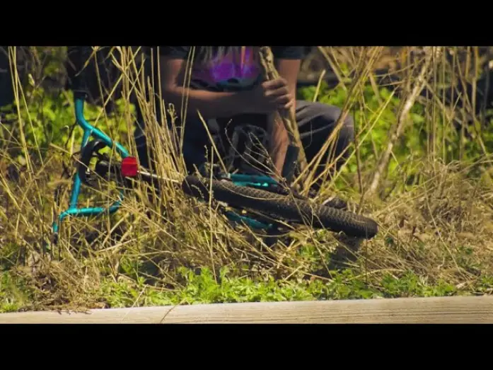 Wideo do filmu Bare — Bare official teaser promo
