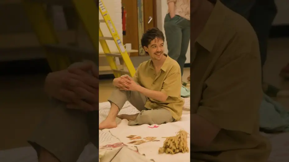 Wideo do filmu National Theatre at Home: Summerfolk — The #Summerfolk photoshoot giving us a dose of vitamin D #NationalTheatre #OlivierTheatre