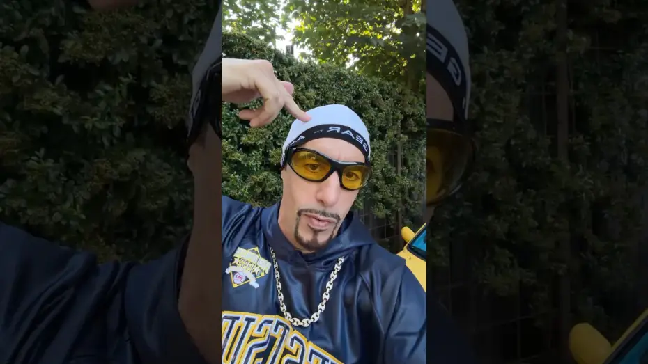 Wideo do filmu Ali G: Kto ja jezdem? — Yo me iz got some newz dat iz even bigger dan Biggie, check dis video…