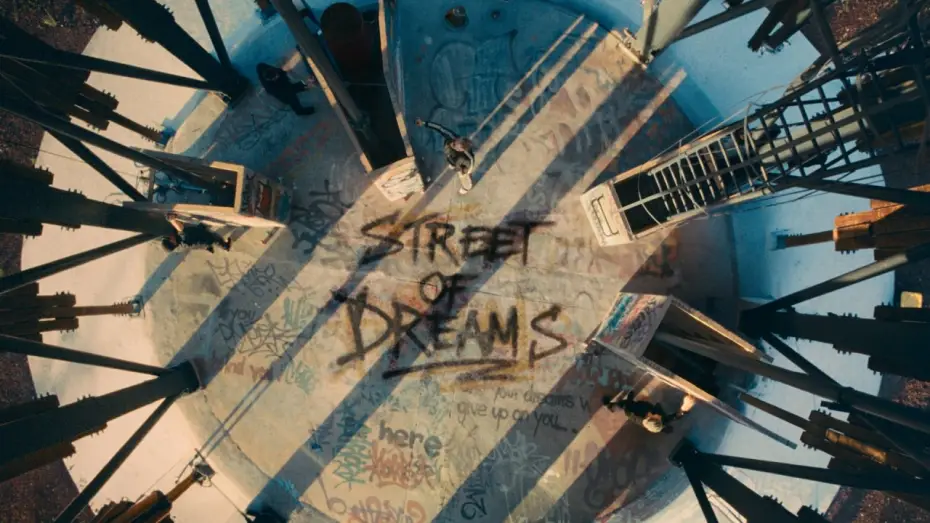 Wideo do filmu Street of Dreams — Street of Dreams | A short film ft. Sir David Beckham & U2 about the transformative power of sport