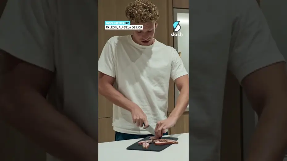 Wideo do filmu Léon : Au-delà de l’Or — Léon Marchand pensait que ça passerait inaperçu, mais on l'a cramé 🍳