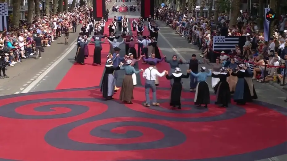 Wideo do filmu La Grande Parade des Nations celtes — Grande Parade des Nations Celtes 2026 - Cercle Ar Rouedoù Glas (Concarneau)