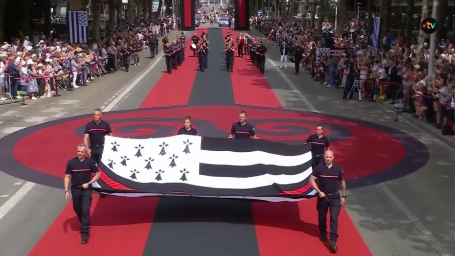 Wideo do filmu La Grande Parade des Nations celtes — Grande Parade des Nations Celtes 2026 - Bagad des Sapeurs-Pompiers du Morbihan et des Côtes-d’Armor.