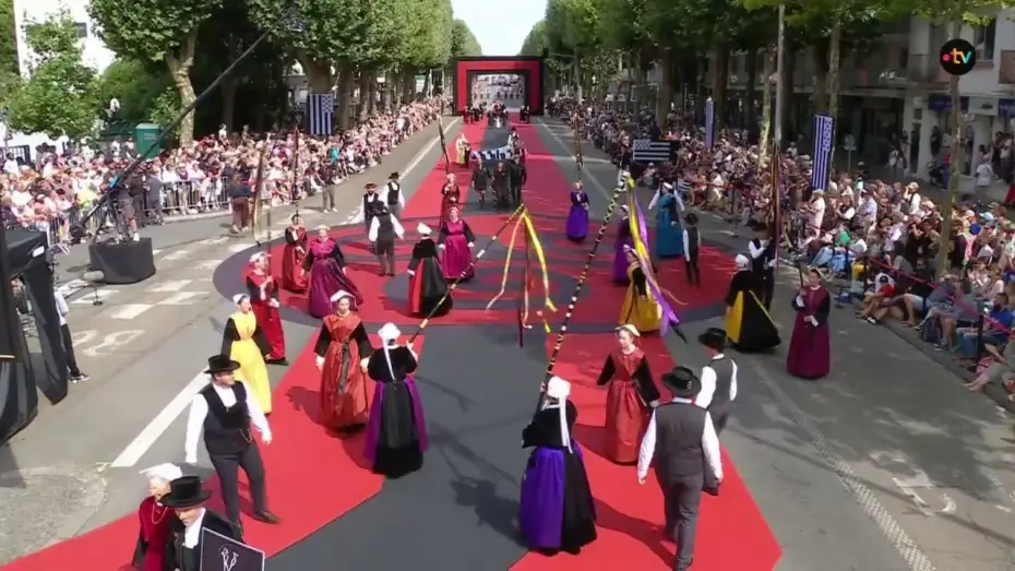 Wideo do filmu La Grande Parade des Nations celtes — Grande Parade des Nations Celtes 2026 - Cercle Korollerien Laeta (Clohars-Carnoët)