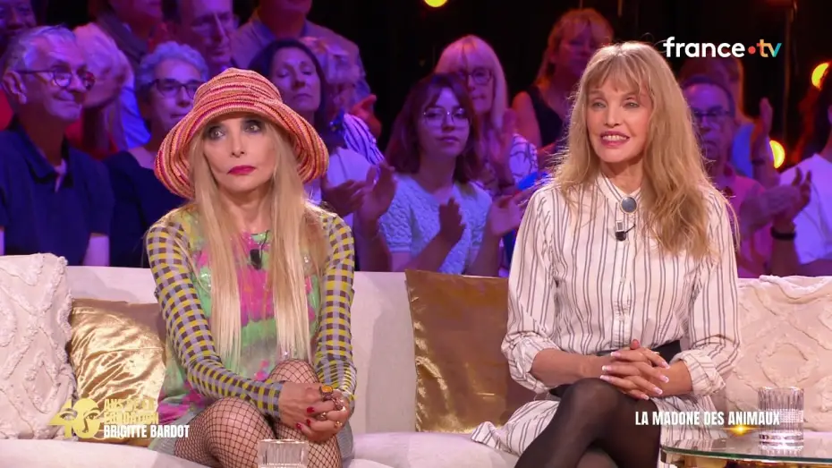 Wideo do filmu Brigitte Bardot - Le combat en héritage — Arielle Dombasle & Jeanne Mas - Brigitte Bardot, le combat en héritage (21 août 2026)