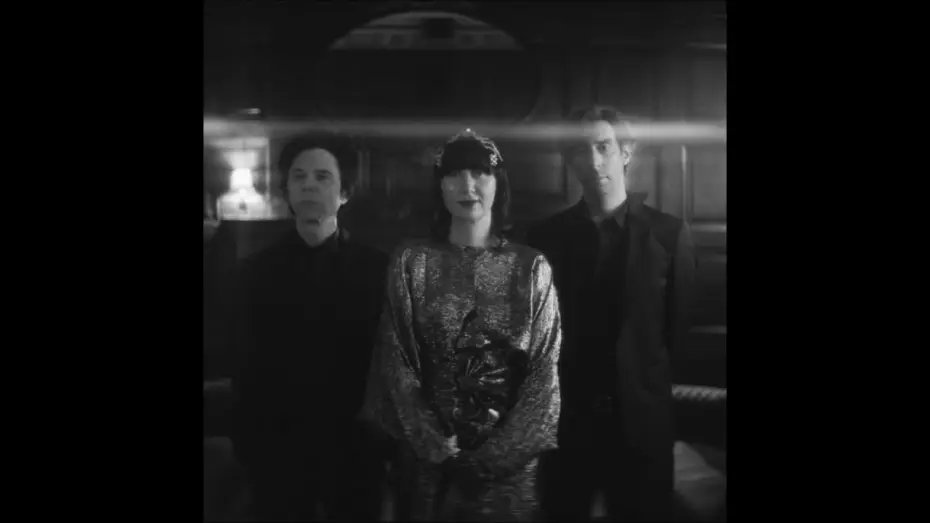 Wideo do filmu Yeah Yeah Yeahs: Hidden in Pieces — Yeah Yeah Yeahs - Hidden In Pieces (Short Film Trailer)