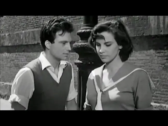 Wideo do filmu Gli innamorati — "Wild Love" (1955) excerpt