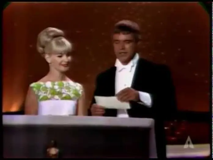 Wideo do filmu Darling — Doctor Zhivago and Darling Win Writing Awards: 1966 Oscars