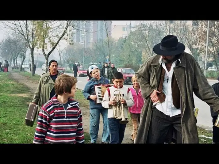 Wideo do filmu Wszystkie niewidzialne dzieci — All The Invisible Children Trailer