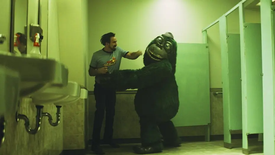 Wideo do filmu Niewesołe miasteczko — Nicolas Cage VS Gus Gorilla