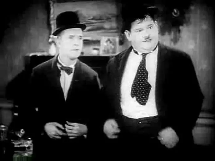 Wideo do filmu Jej obrońcy — Laurel and Hardy - Way Out West Trailer
