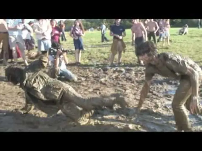 Wideo do filmu Zdobyć Woodstock — Behind the Scenes: Mud Clip 3