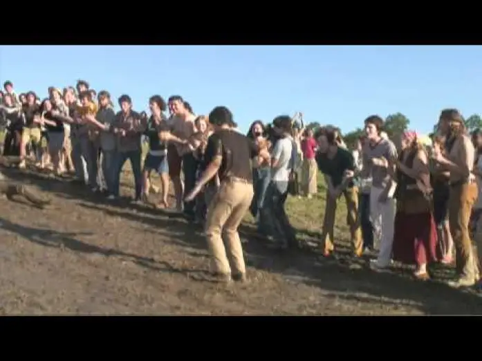 Wideo do filmu Zdobyć Woodstock — Behind the Scenes: Mud Clip 2
