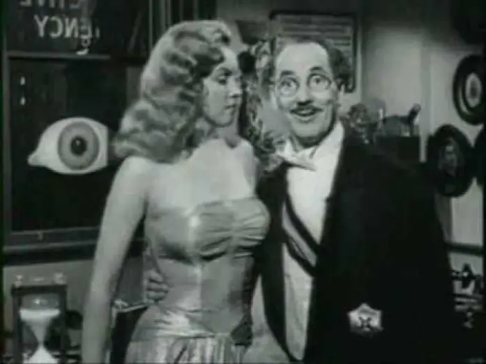 Wideo do filmu Szczęśliwa miłość — Marilyn Monroe en ''Amor en conserva'' (Love Happy) 1950. Español.