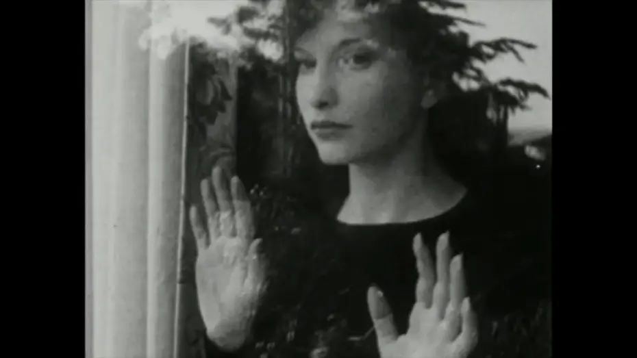 Wideo do filmu Meshes of the Afternoon — Meshes of the Afternoon  (1943) - Maya Deren (Original Music by Feona Lee Jones)