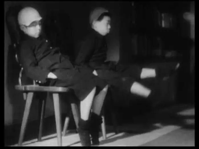Wideo do filmu Urodziłem się, ale... — I WAS BORN, BUT... (Umarete wa mita keredo), 1932