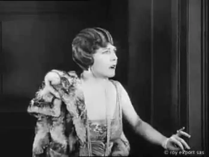 Wideo do filmu Paryżanka — A women of paris trailer