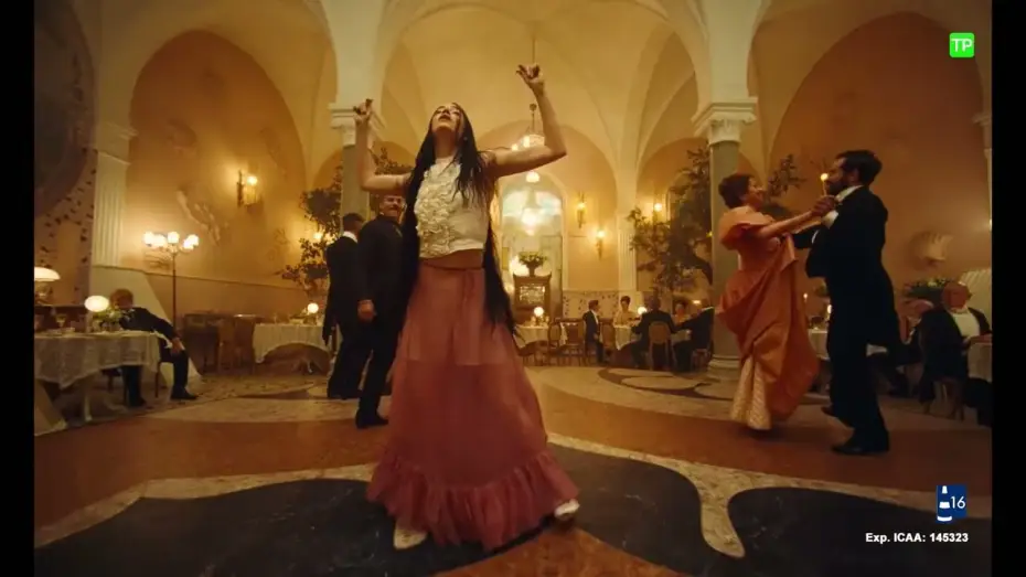 Wideo do filmu Biedne istoty — Escena: 'El baile'