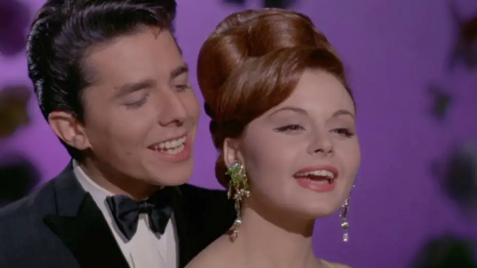 Wideo do filmu Acompáñame — Rocío Dúrcal y Enrique Guzmán "Acompáñame" película 1966