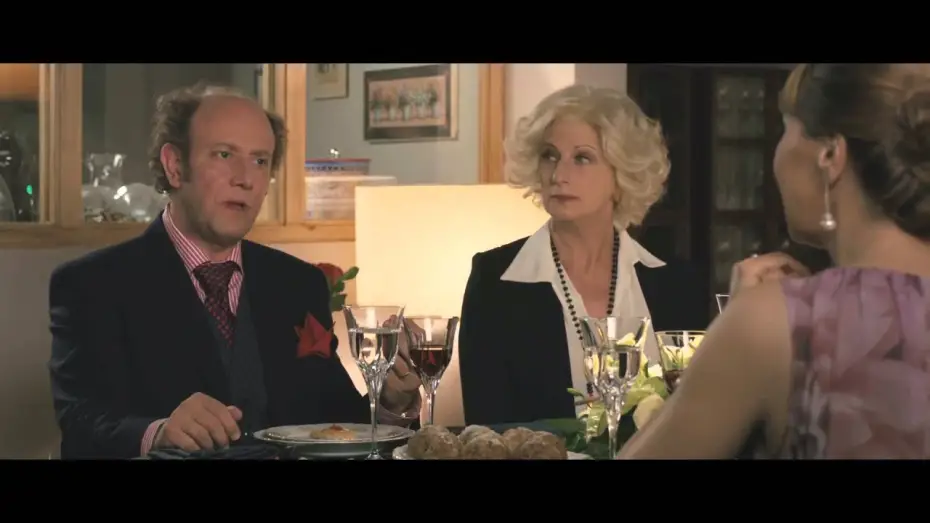 Wideo do filmu Un boss in salotto — Un Boss in Salotto - Cena - Clip dal film | HD