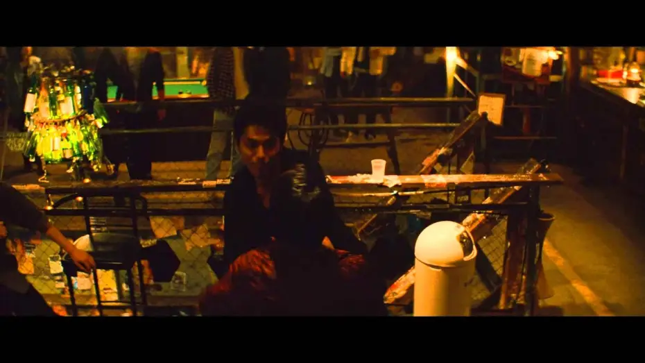 Wideo do filmu クローズ EXPLODE — CROWS EXPLODE - extrait "Bataille de bar" VF